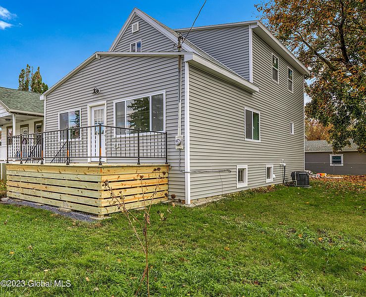 3rd image of 16 Garden Avenue