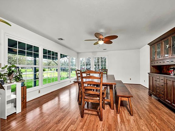 3rd image of 820 Clover Drive