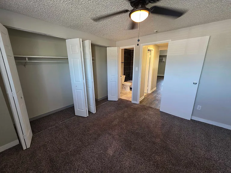 Sunstone Apartments — Photo 22