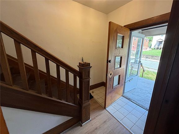 3rd image of 818 Lamont St