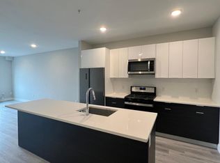 694 Avenue E, Bayonne, NJ 07002