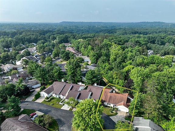 3rd image of 2092 Heather Ct #6