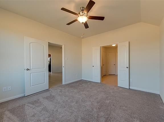 4th image of 1612 Persimmon Dr