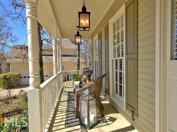 3rd image of 613 Bellenden Dr
