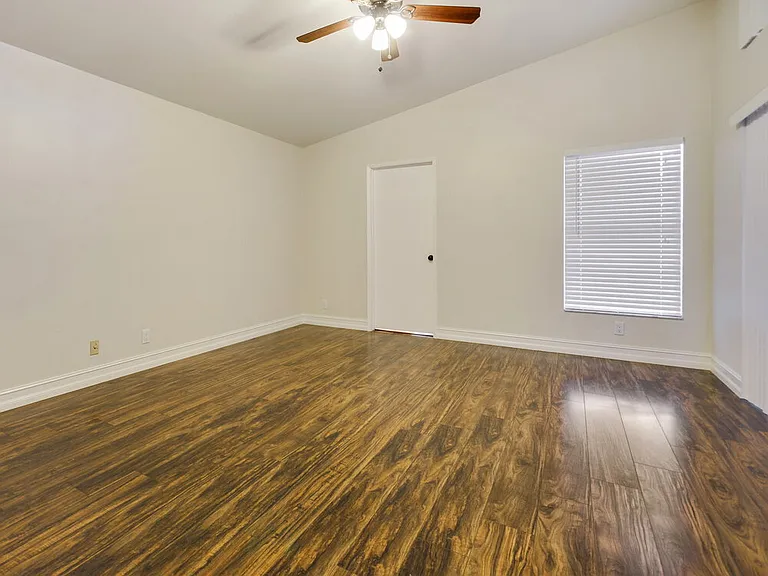 21020 Woodspring Ave — Photo 11