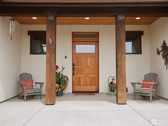 3rd image of 865 NE Makiah Court