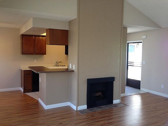 Double high Vaulted Ceiling, Open Floorplan