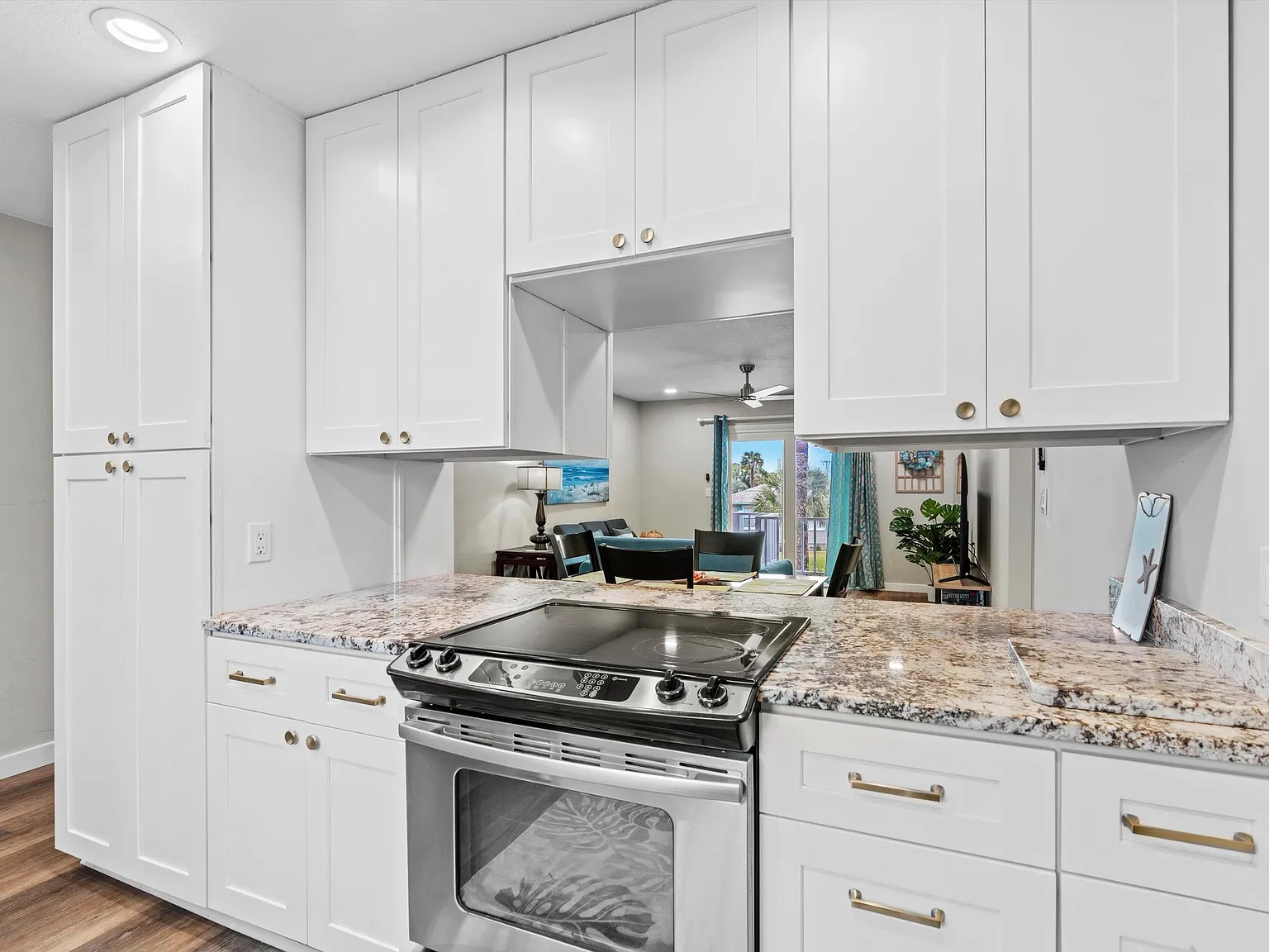 2 bed, 832 sqft, $2,200 — Photo 3