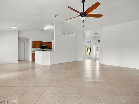 4th image of 3807 Oasis Blvd