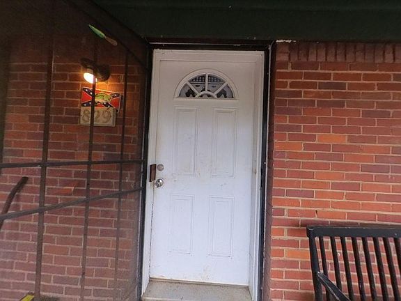 3rd image of 829 Lloyd St