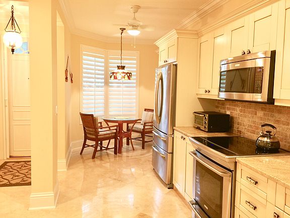 3rd image of 115 Venetian Dr #2