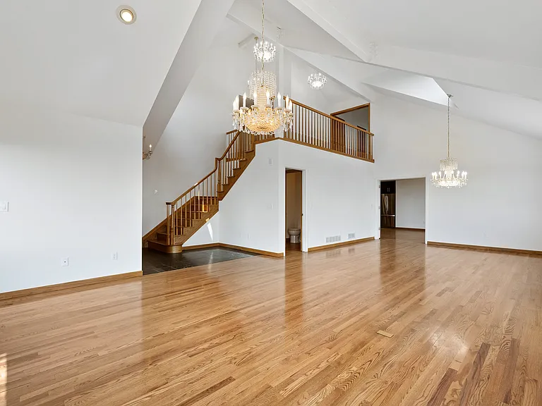 1281 Peakview Cir — Photo 12