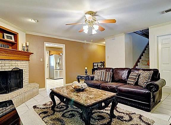 4th image of 1047 Spring Hill Dr