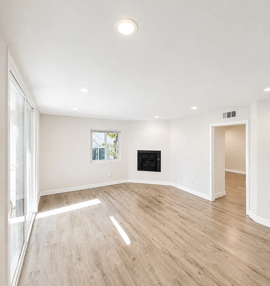 2 bed, 1000 sqft, $3,095 — Photo 2