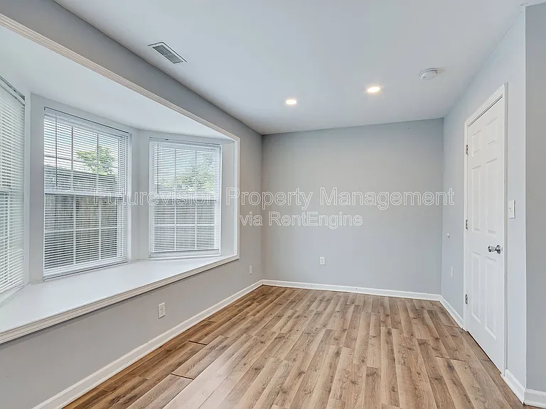 122 N Hamilton St — Photo 7