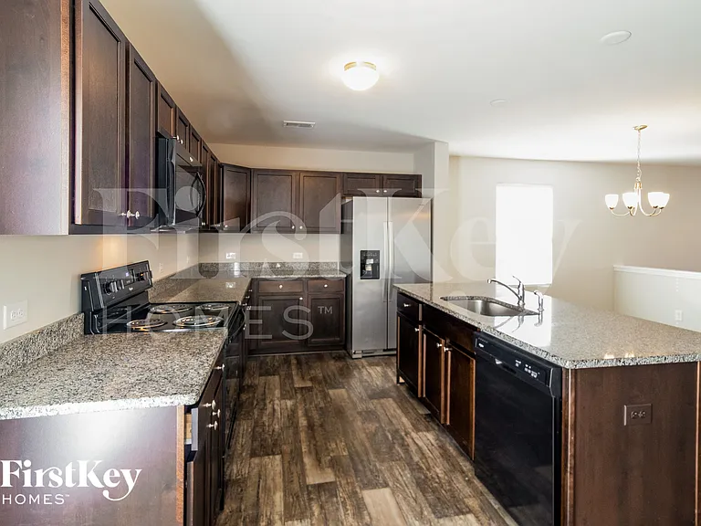 143 Rockingham Way — Photo 8