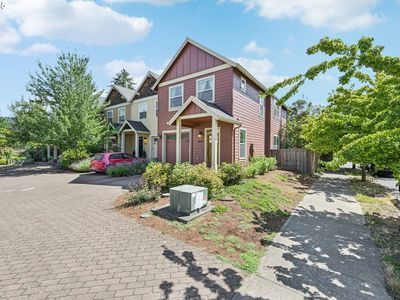 6678 SW 23rd Pl, Portland, OR, 97219