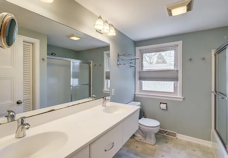 1827 Larchmont Ln — Photo 57