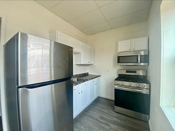 4th image of 109 S Vine St #105
