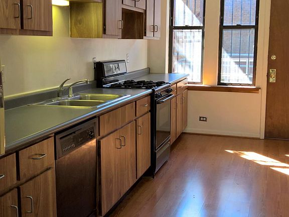 4th image of 1022 N Oakley Blvd APT 3