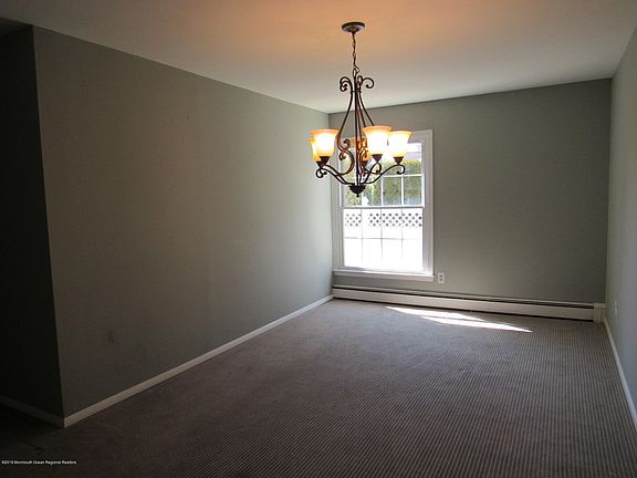 3rd image of 122 Jefferson Dr