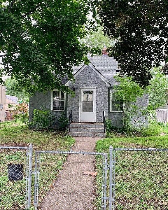 1st image of 225 Richmond St W