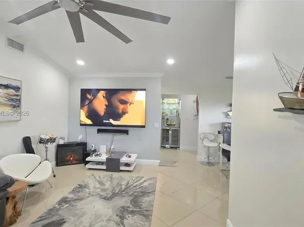 9600 NW 15th Ct, Pembroke Pines, FL 33024