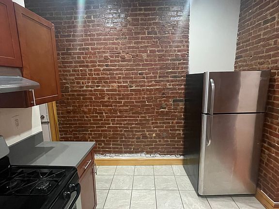 3rd image of 2 Saint Nicholas Pl APT 1