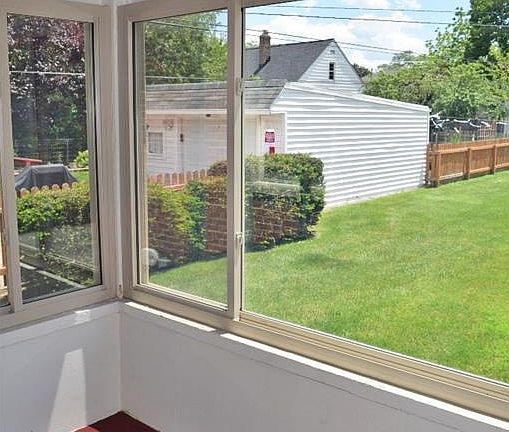 3rd image of 6715 Hampstead Ave