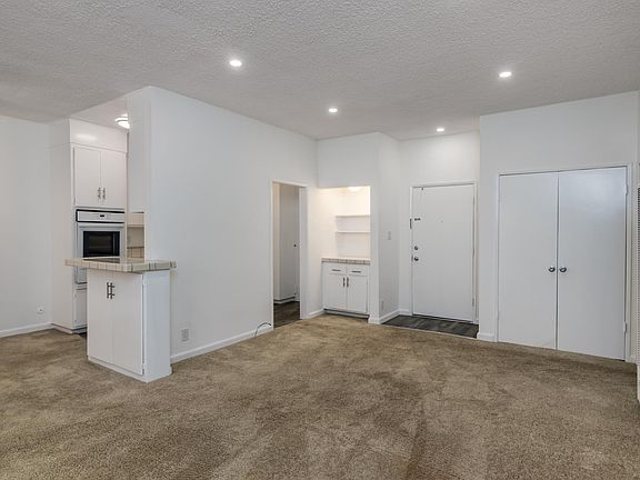 5th image of 8601 Balboa Blvd #5