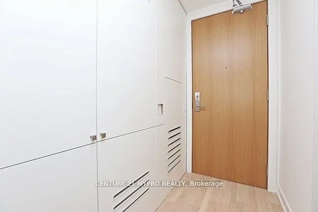 629 King St W #623 — Photo 11