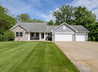 2560 Springbrook Dr, Kalamazoo, MI 49004