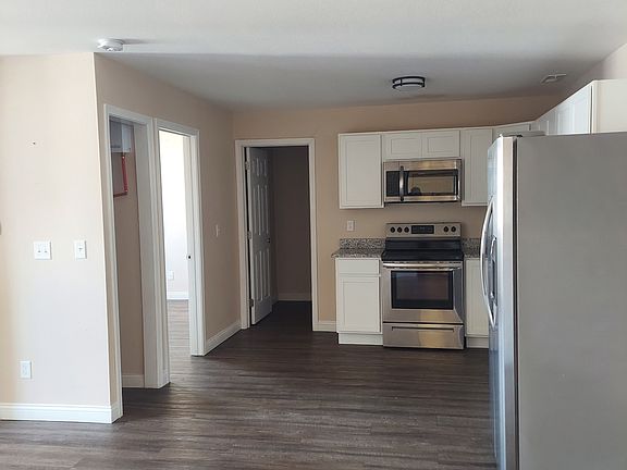 3rd image of 50 Westwood Dr APT 16