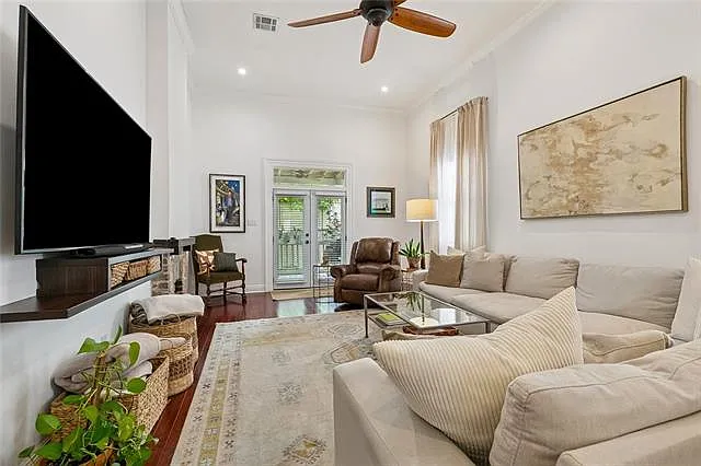 2508 Marengo St — Photo 13