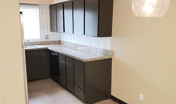5th image of 2612 E Oakleaf Dr