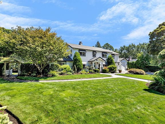3rd image of 315 Edwards Ln