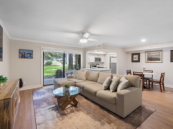 2nd image of 1851 Montclair Dr #B