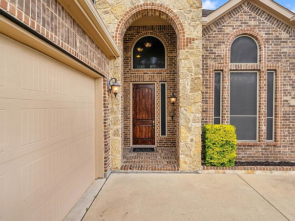 3rd image of 3233 Burgundy Ln