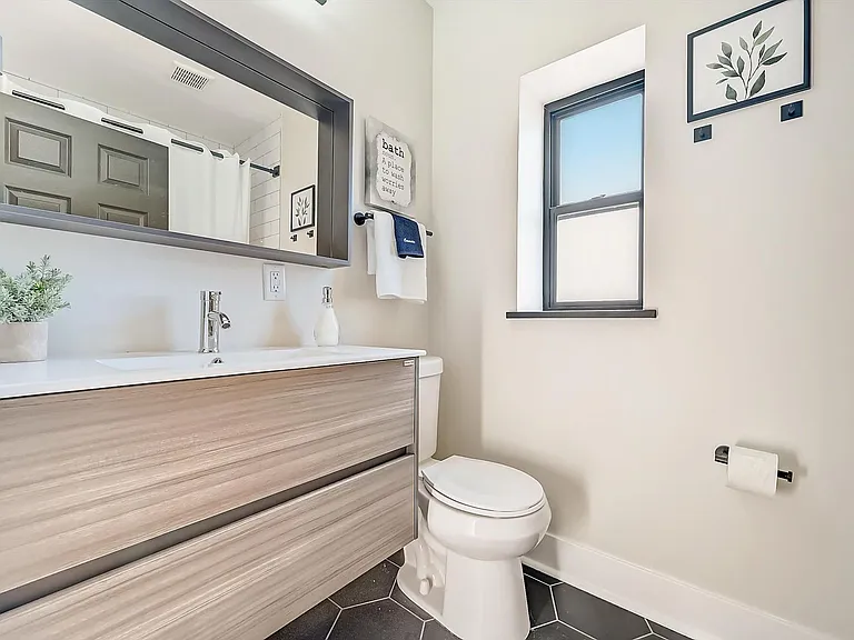 2624 Victory Pkwy — Photo 10