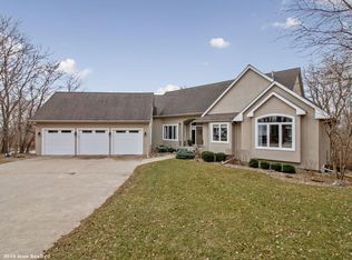 3210 Valley Ridge Ct, West Des Moines, IA 50265