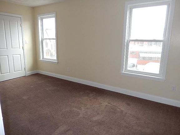 5th image of 4 Douglass St