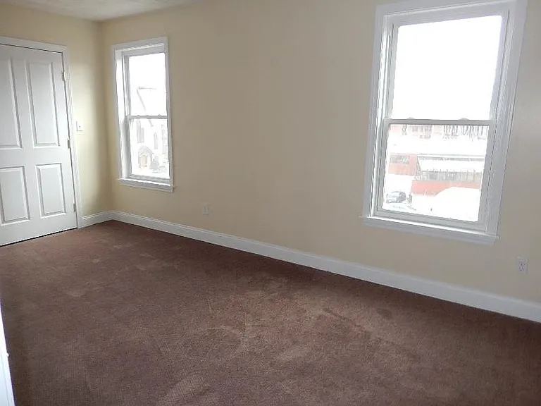 4 Douglass St — Photo 5
