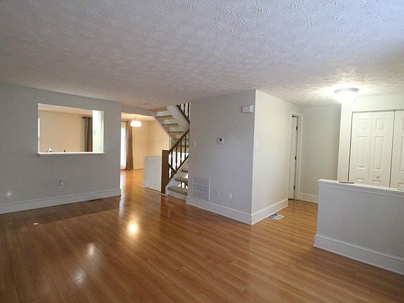 3rd image of 605 Coral Reef Dr