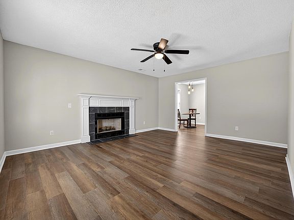 5th image of 301 Squire Rd