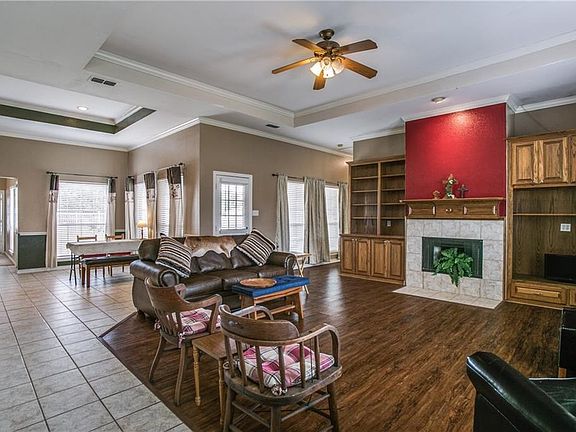 4th image of 1940 Thornberry Dr