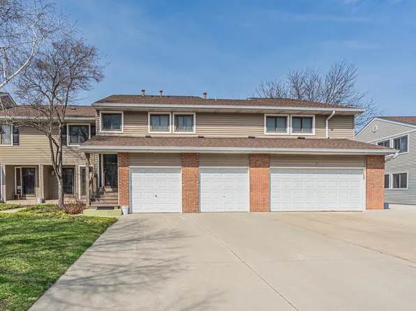 924 Hidden Lake Dr #924, Buffalo Grove, IL 60089