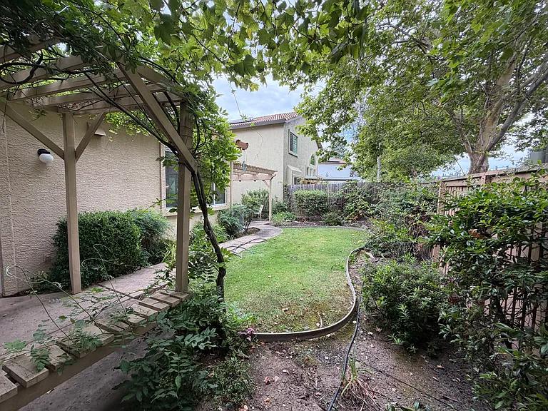 2833 Catalina Dr — Photo 26