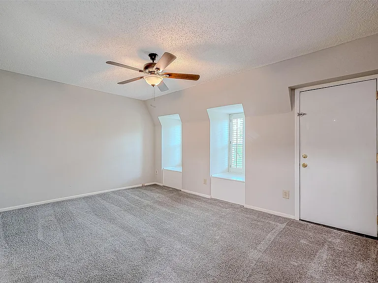 432 N Post Oak Ln — Photo 25