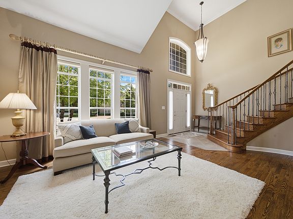 3rd image of 703 Fieldstone Ct