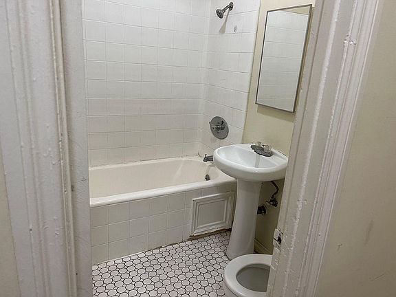 5th image of 742 S Coronado St #402